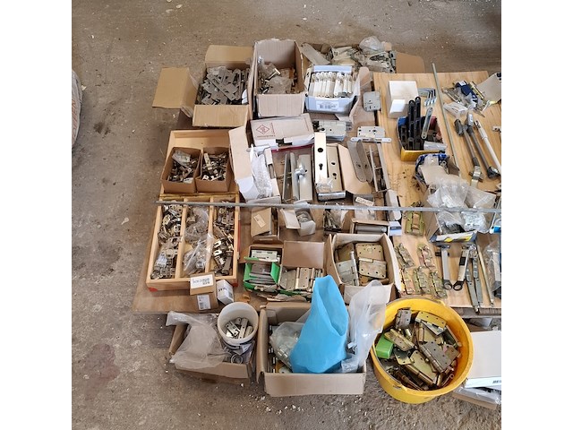 Assortiment hang en sluitwerk - afbeelding 23 van  29