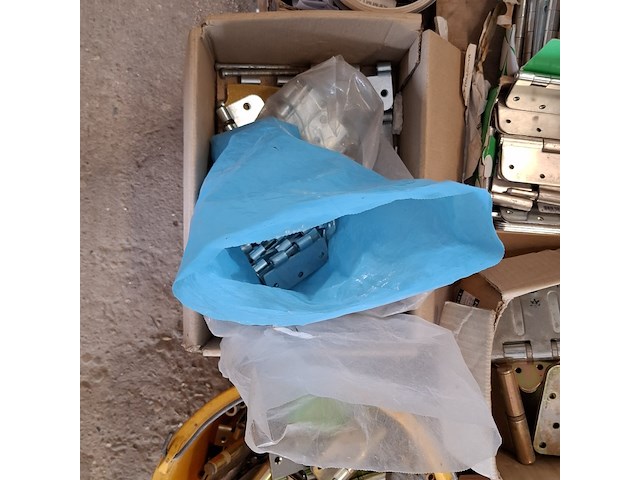 Assortiment hang en sluitwerk - afbeelding 25 van  29