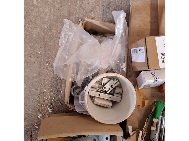 Assortiment hang en sluitwerk - afbeelding 26 van  29