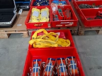Assortiment hijs en spanmiddelen o.a. kelfort