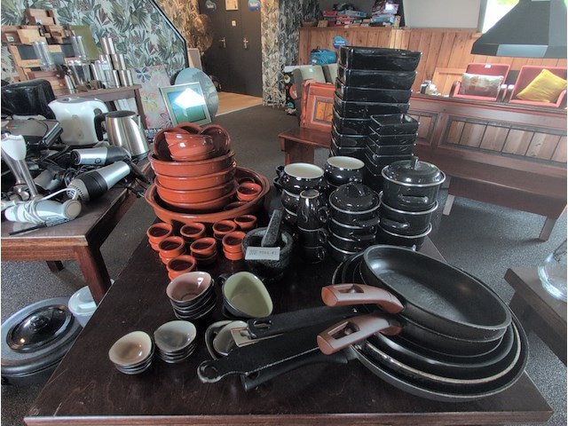 Assortiment horeca bakken, schalen, pannen en potten - afbeelding 2 van  8