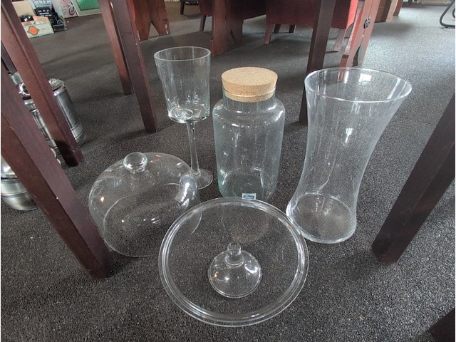 Assortiment horeca dessertschalen, kannen, en divers glaswerk - afbeelding 3 van  7