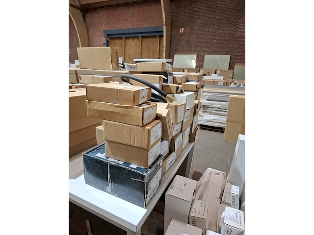 Assortiment hotbath accessoires en toebehoren - afbeelding 9 van  16