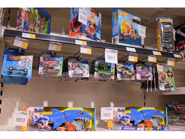 Assortiment hotwheels wagens in grote diversiteit, 35 stuks, o.a. mario kart. - afbeelding 1 van  4