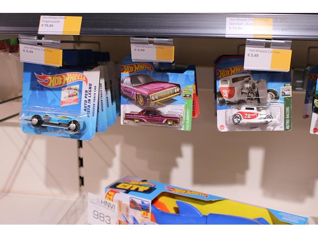 Assortiment hotwheels wagens in grote diversiteit, 35 stuks, o.a. mario kart. - afbeelding 2 van  4