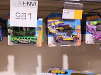 Assortiment hotwheels wagens in grote diversiteit, 35 stuks, o.a. mario kart. - afbeelding 3 van  4