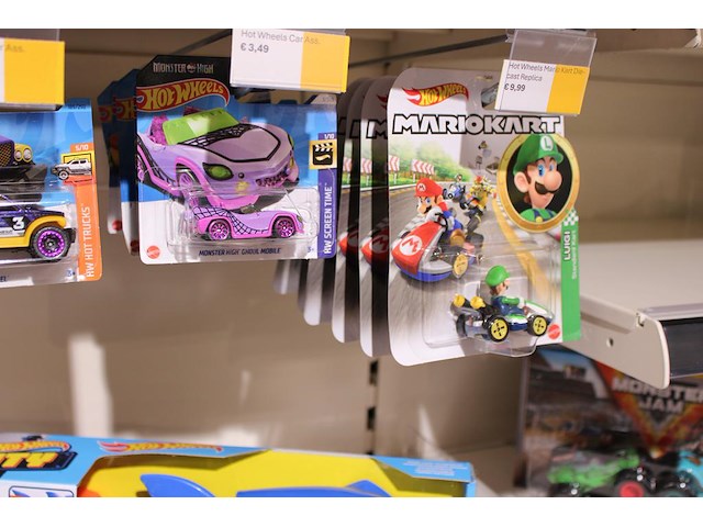 Assortiment hotwheels wagens in grote diversiteit, 35 stuks, o.a. mario kart. - afbeelding 4 van  4