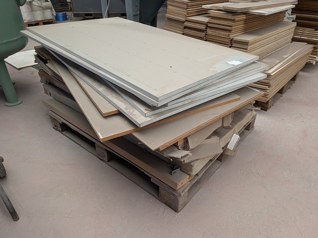 Assortiment hout- en plaatmateriaal - afbeelding 4 van  13