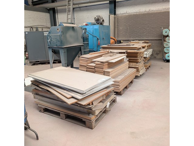 Assortiment hout- en plaatmateriaal - afbeelding 1 van  13