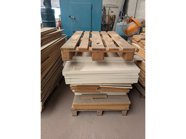 Assortiment hout- en plaatmateriaal - afbeelding 8 van  13