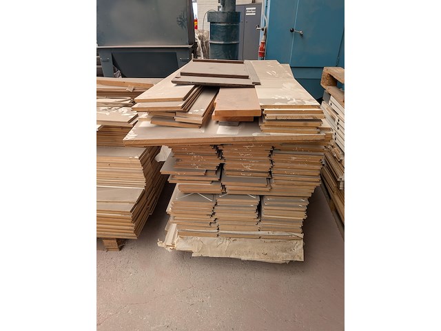 Assortiment hout- en plaatmateriaal - afbeelding 10 van  13