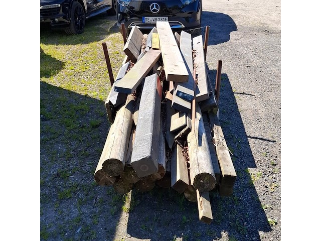 Assortiment houten balken en palen - afbeelding 6 van  10