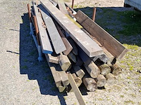 Assortiment houten balken en palen - afbeelding 7 van  10