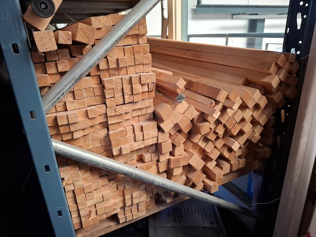 Assortiment houten latten - afbeelding 2 van  5