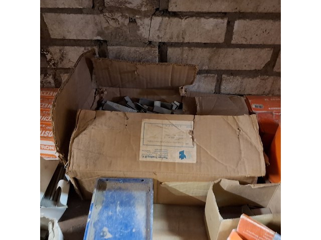 Assortiment ijzerwaar in 3x stellingvak - afbeelding 9 van  18