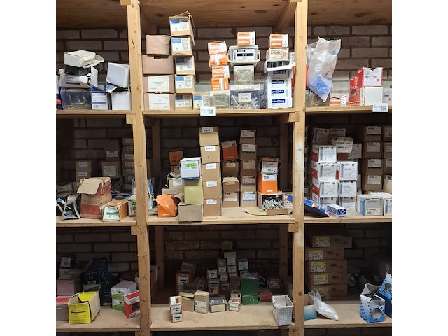 Assortiment ijzerwaar in 3x stellingvak - afbeelding 1 van  18