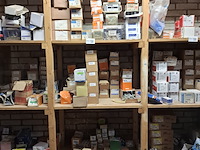 Assortiment ijzerwaar in 3x stellingvak - afbeelding 1 van  18