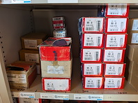 Assortiment ijzerwaar in werkplaatskast - afbeelding 3 van  43
