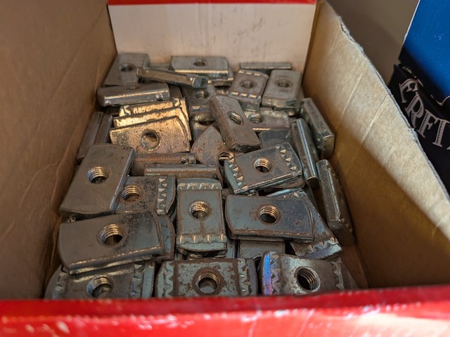 Assortiment ijzerwaar in werkplaatskast - afbeelding 7 van  43
