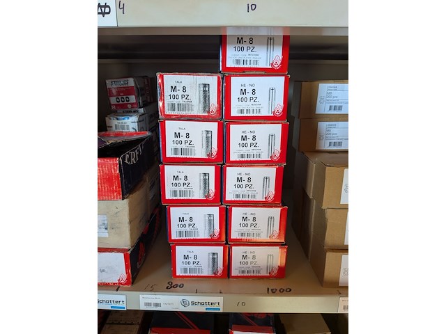 Assortiment ijzerwaar in werkplaatskast - afbeelding 8 van  43
