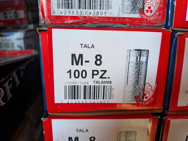 Assortiment ijzerwaar in werkplaatskast - afbeelding 9 van  43
