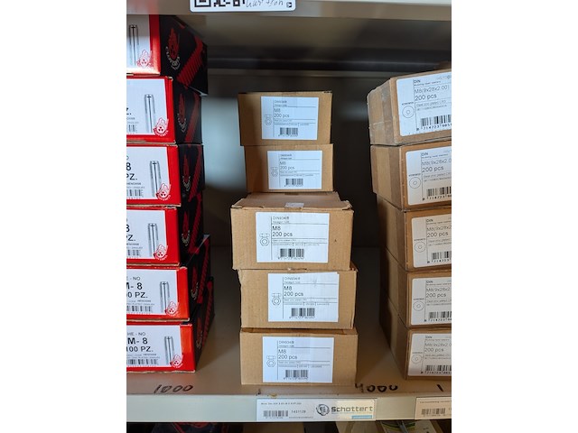 Assortiment ijzerwaar in werkplaatskast - afbeelding 11 van  43