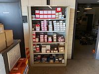 Assortiment ijzerwaar in werkplaatskast
