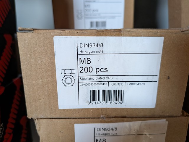 Assortiment ijzerwaar in werkplaatskast - afbeelding 13 van  43