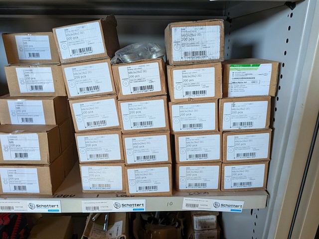 Assortiment ijzerwaar in werkplaatskast - afbeelding 15 van  43