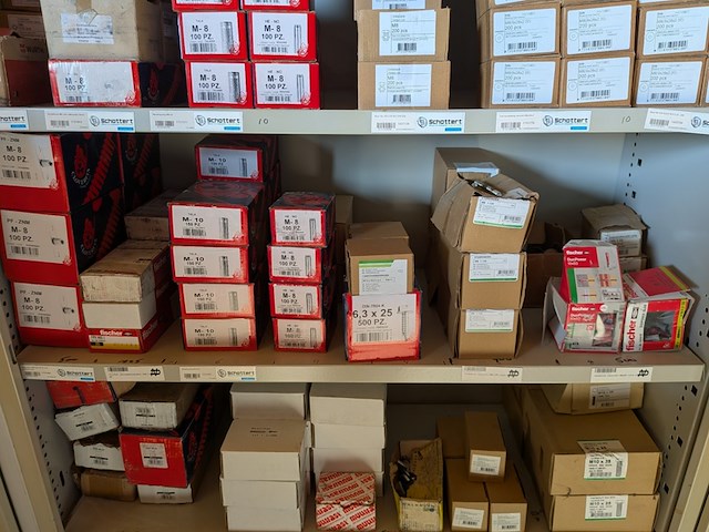 Assortiment ijzerwaar in werkplaatskast - afbeelding 18 van  43