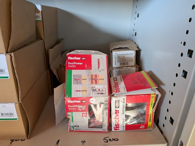 Assortiment ijzerwaar in werkplaatskast - afbeelding 26 van  43