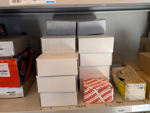 Assortiment ijzerwaar in werkplaatskast - afbeelding 29 van  43
