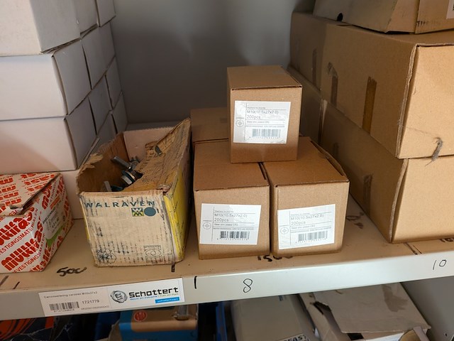 Assortiment ijzerwaar in werkplaatskast - afbeelding 32 van  43