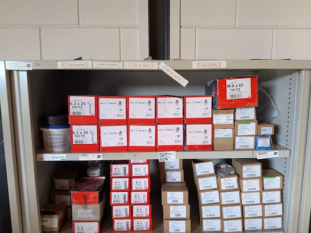 Assortiment ijzerwaar in werkplaatskast - afbeelding 39 van  43