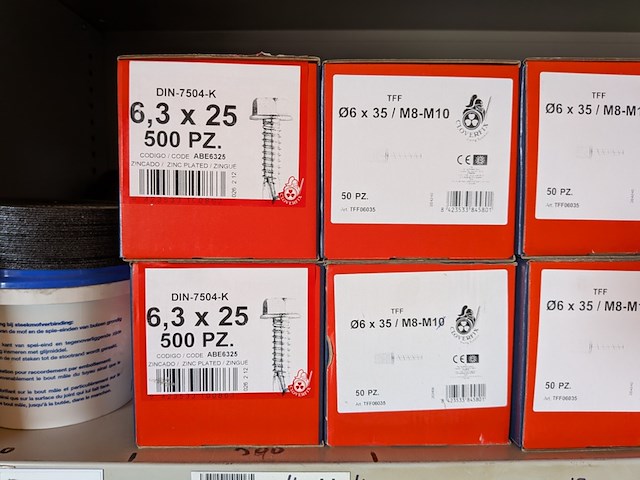 Assortiment ijzerwaar in werkplaatskast - afbeelding 40 van  43