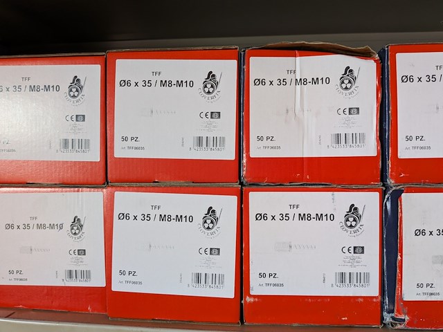Assortiment ijzerwaar in werkplaatskast - afbeelding 41 van  43