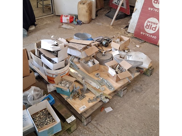 Assortiment ijzerwaar - afbeelding 1 van  18