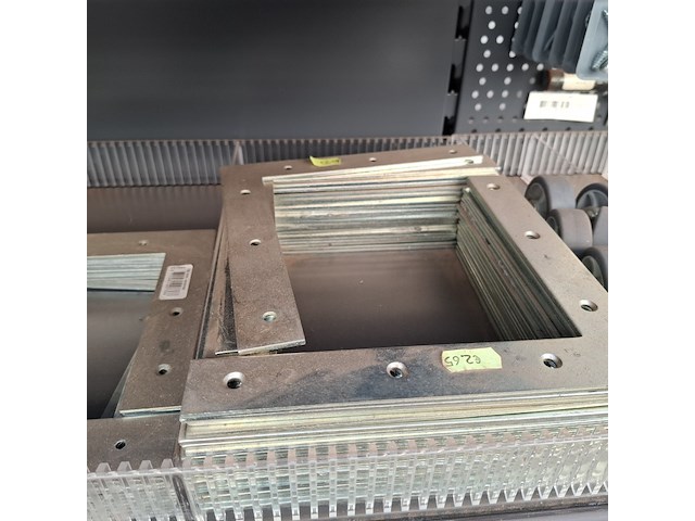 Assortiment ijzerwaren o.a. abus - afbeelding 2 van  44