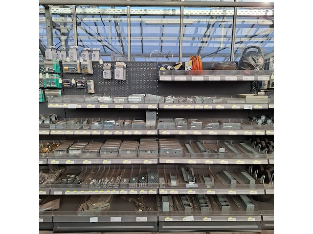 Assortiment ijzerwaren o.a. abus - afbeelding 1 van  44