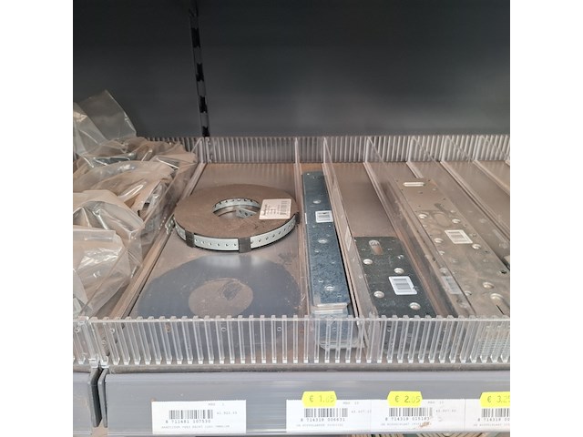 Assortiment ijzerwaren o.a. abus - afbeelding 37 van  44