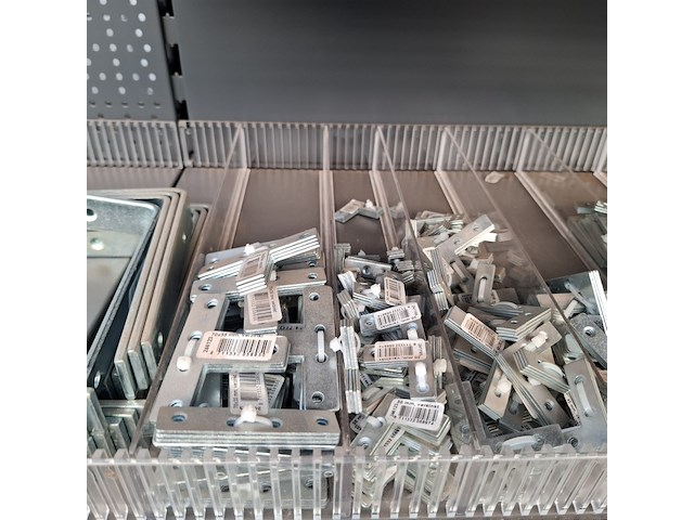 Assortiment ijzerwaren o.a. abus - afbeelding 41 van  44