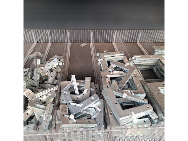 Assortiment ijzerwaren o.a. abus - afbeelding 42 van  44