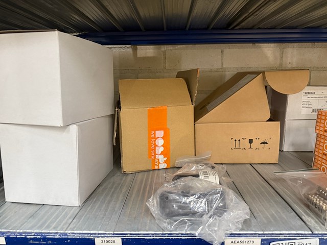 Assortiment installatie benodigdheden - afbeelding 16 van  16