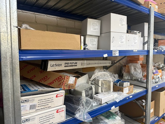 Assortiment installatie materiaal o.a. eaton - afbeelding 1 van  12