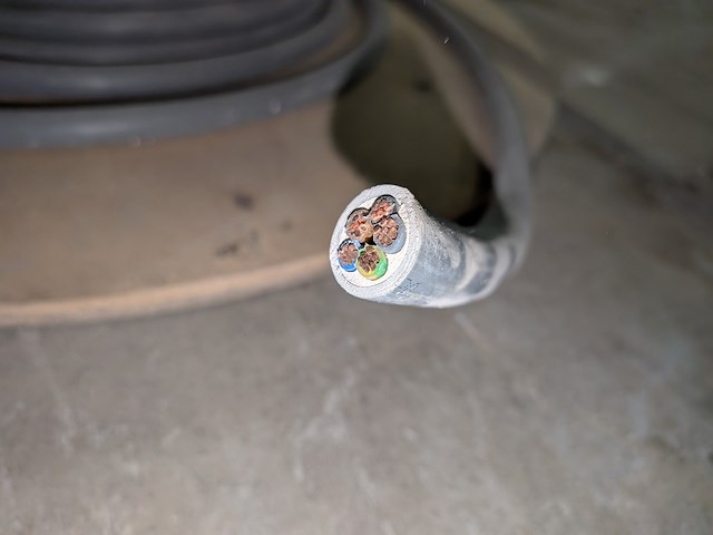 Assortiment installatiemateriaal, o.a. adhua, draka - afbeelding 10 van  12