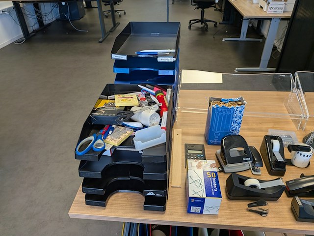 Assortiment kantoorartikelen - afbeelding 8 van  20