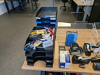 Assortiment kantoorartikelen - afbeelding 8 van  20