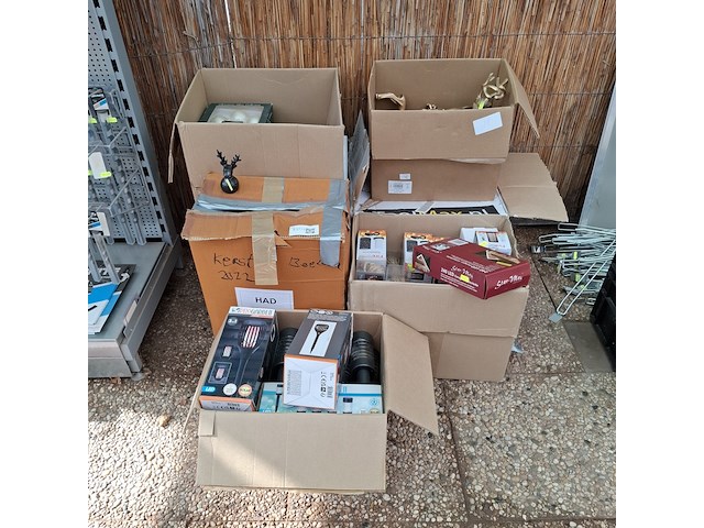 Assortiment kerstbenodigdheden o.a. christmas finesse - afbeelding 1 van  12