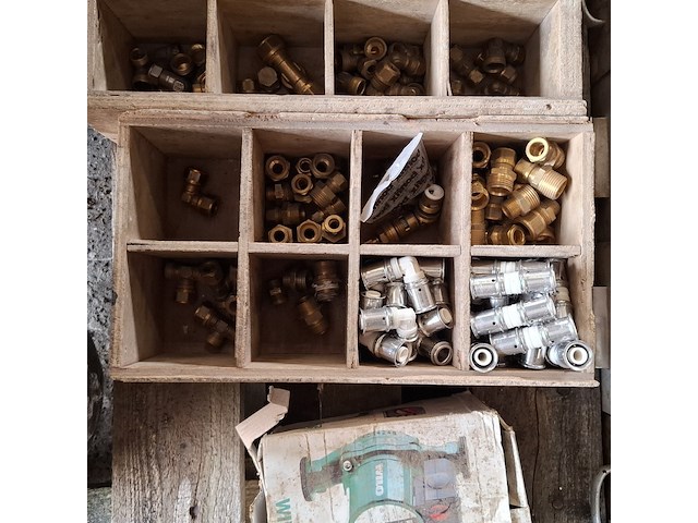 Assortiment knel, soldeer en knijp koppelingen - afbeelding 3 van  27