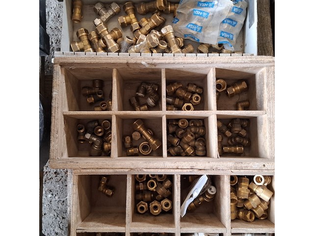 Assortiment knel, soldeer en knijp koppelingen - afbeelding 4 van  27